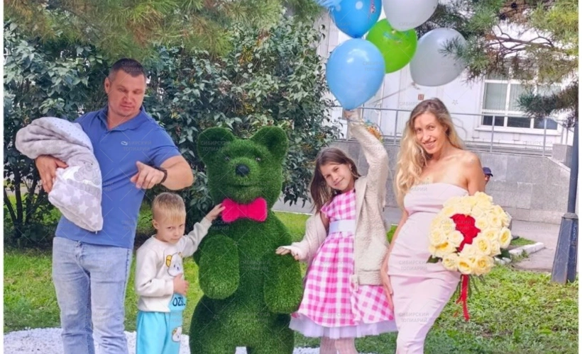 МЕДВЕЖОНОК на задних лапах